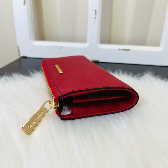 Michael Kors Jet Set Travel Large Three Quarter Zip Wallet - Picture 6 of 14